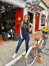 Cargar imagen en el visor de la galería, Basic T Shirt Negra