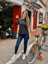 Cargar imagen en el visor de la galería, Basic T Shirt Negra